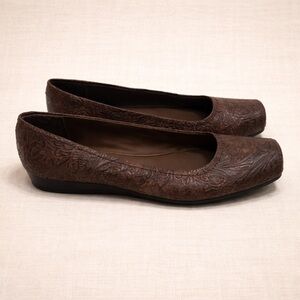 ✨ Yuu Brown Embossed Ballet Flats Square Toe Slip On Shoes Size 9
